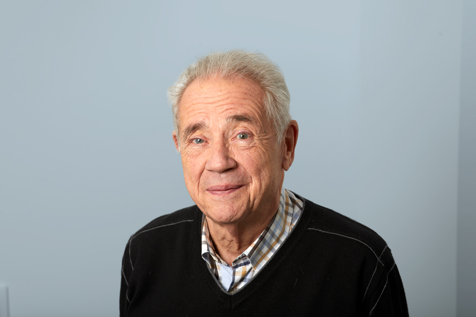 bild_theo_mueller_graublau